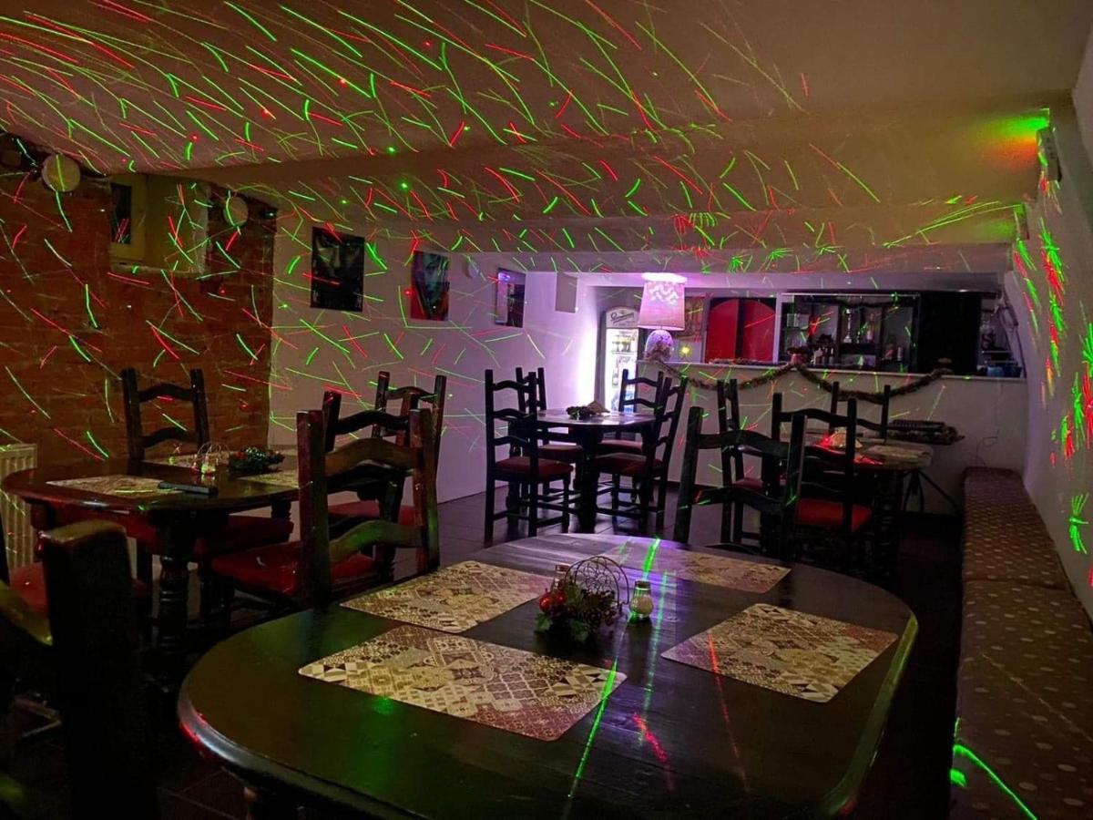 Casa Alis Hotel Орадеа Екстериор снимка
