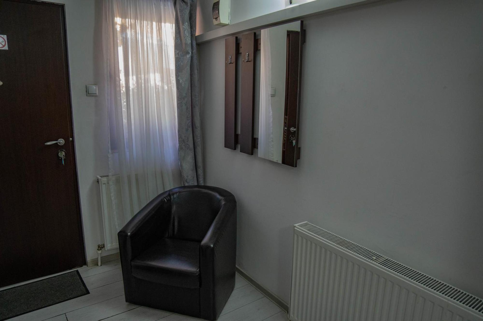 Casa Alis Hotel Орадеа Екстериор снимка