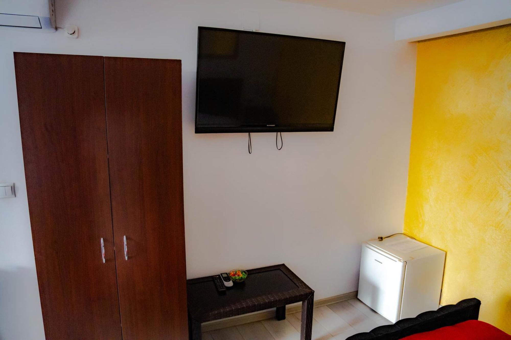 Casa Alis Hotel Орадеа Екстериор снимка