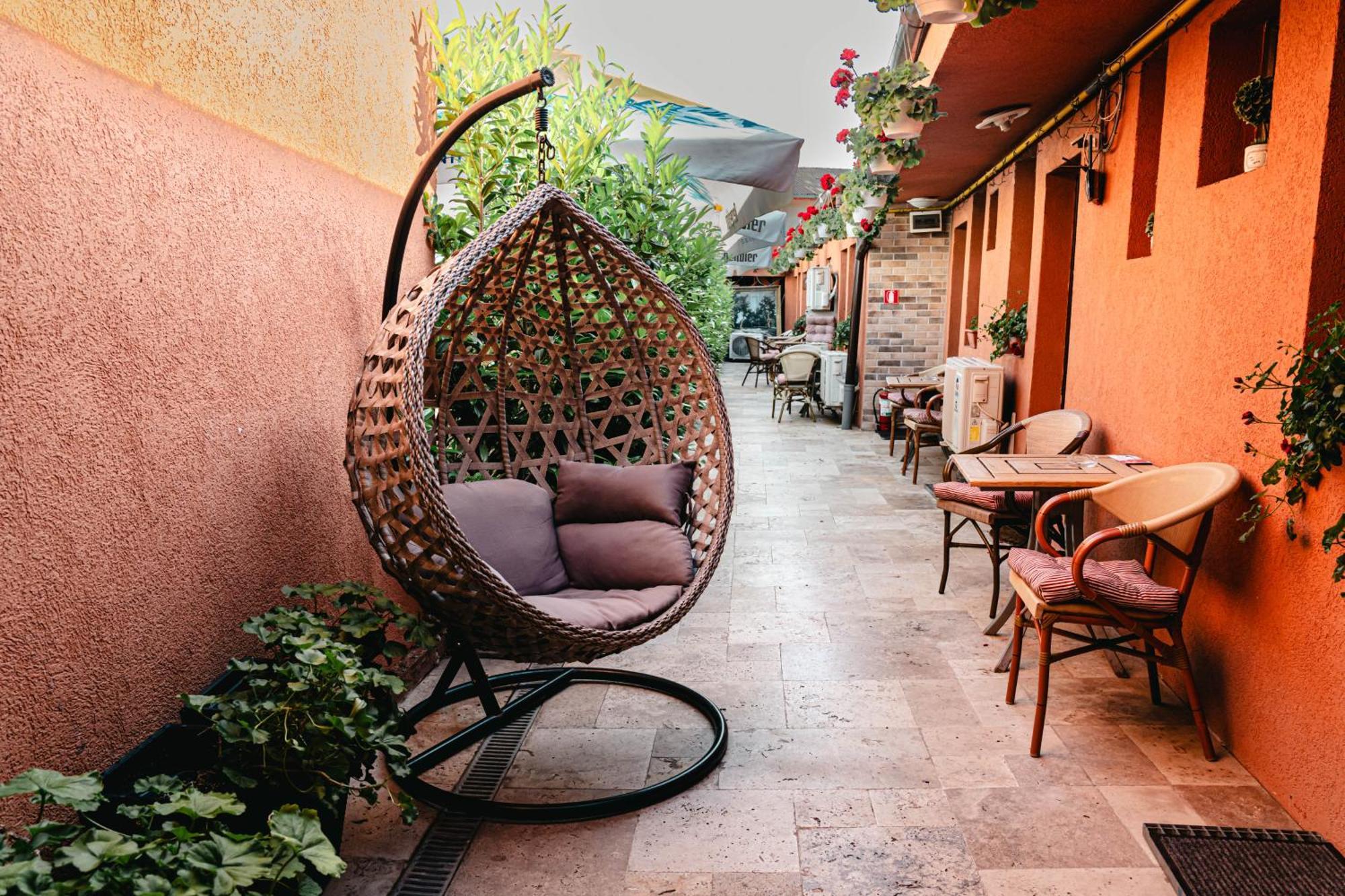 Casa Alis Hotel Орадеа Екстериор снимка