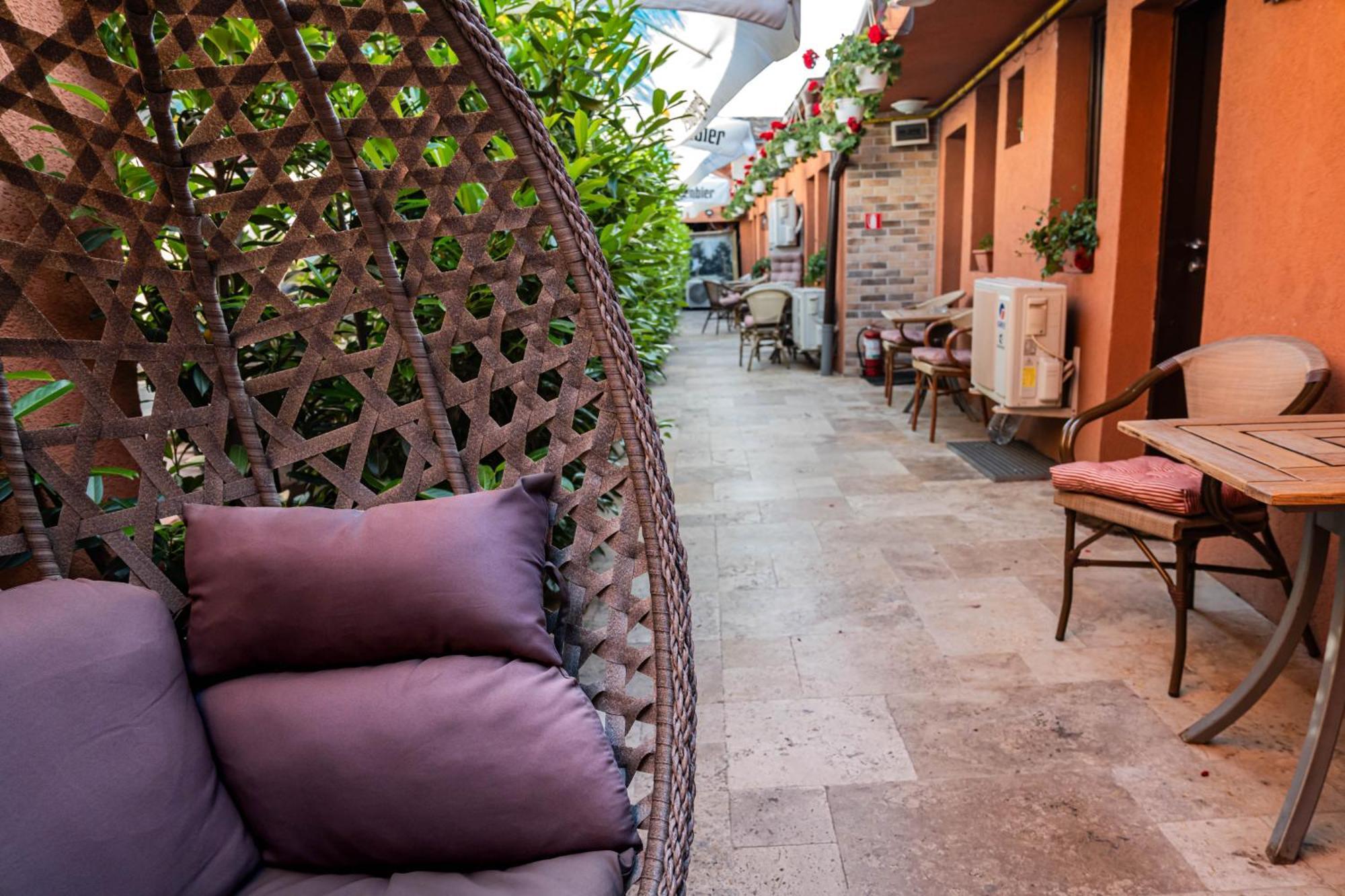 Casa Alis Hotel Орадеа Екстериор снимка