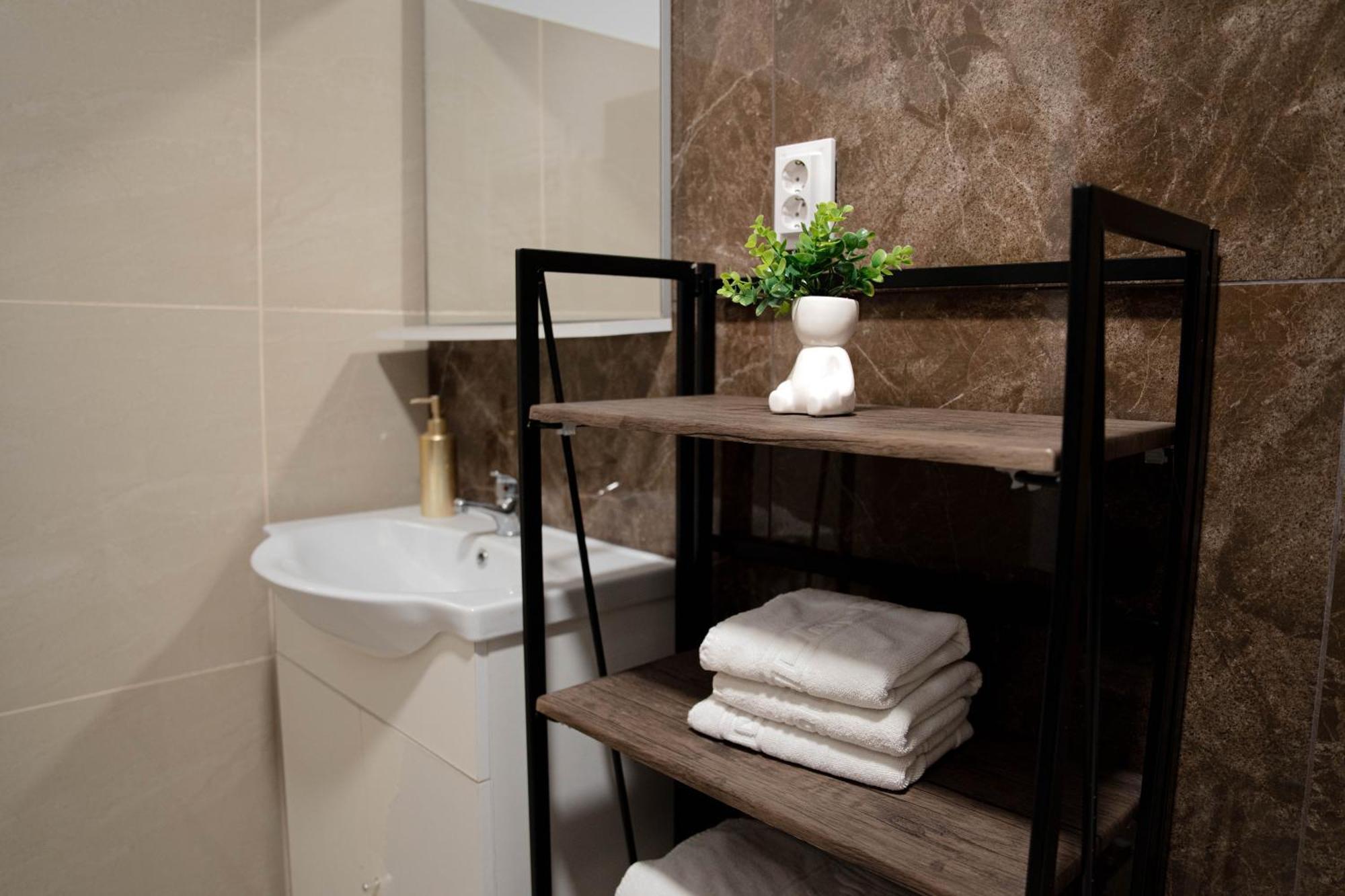 Casa Alis Hotel Орадеа Екстериор снимка