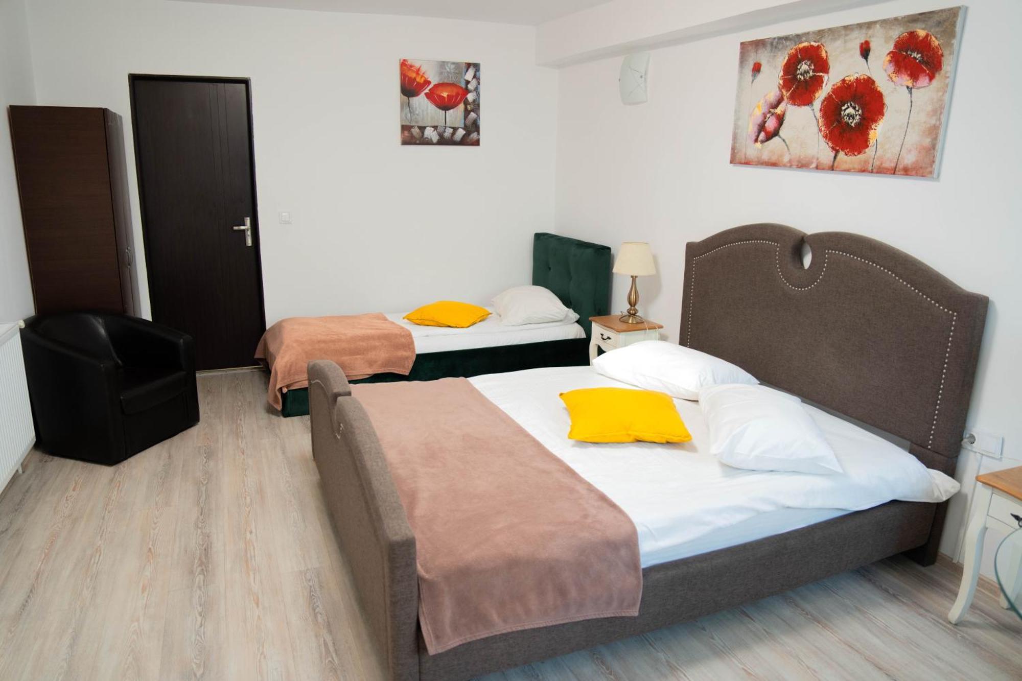 Casa Alis Hotel Орадеа Екстериор снимка