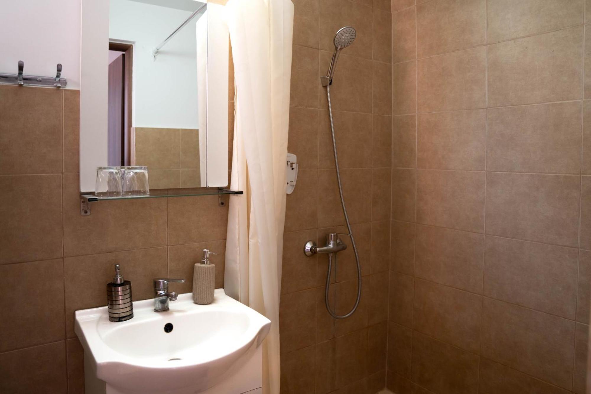 Casa Alis Hotel Орадеа Екстериор снимка