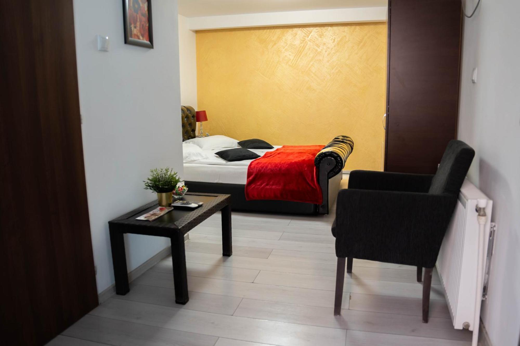 Casa Alis Hotel Орадеа Екстериор снимка